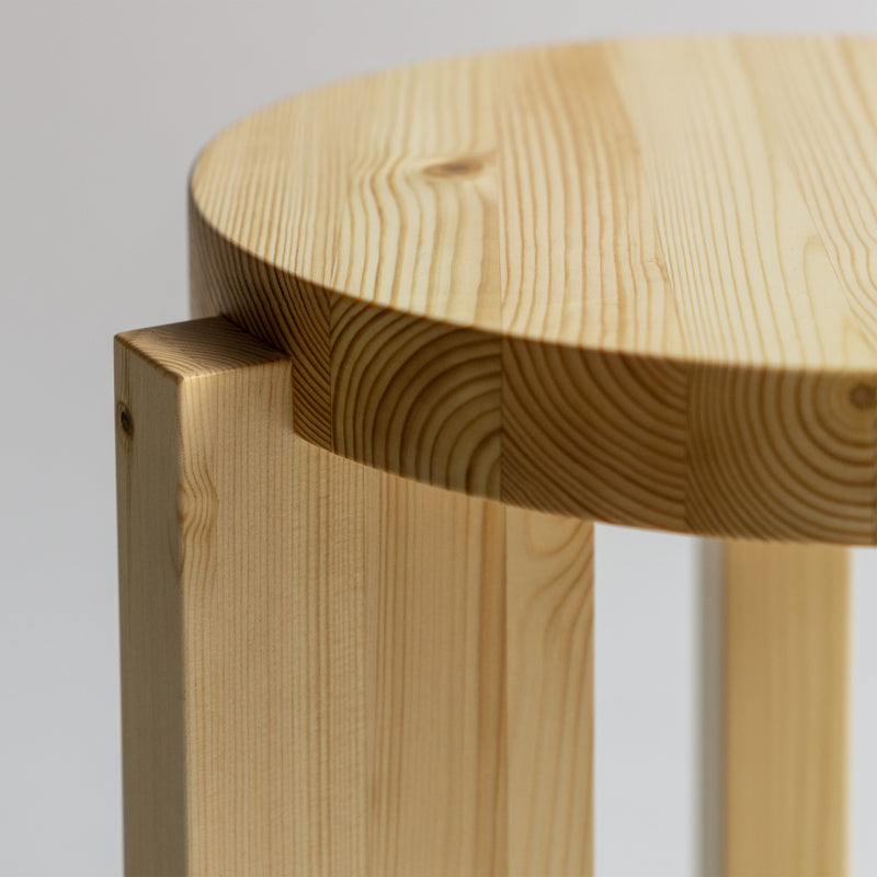 Vaarnii - 001 Hocker