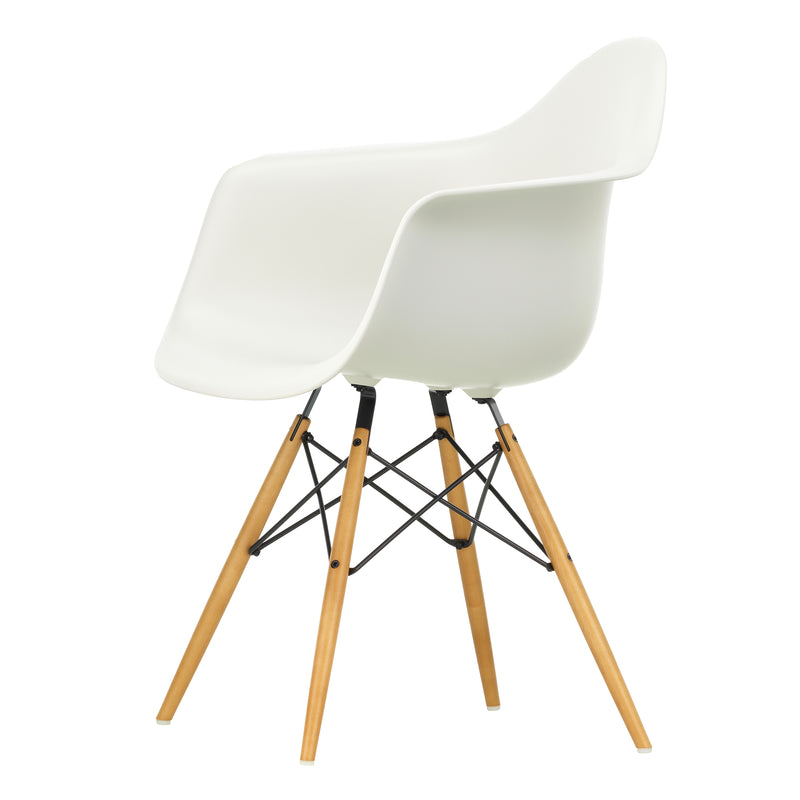 Vitra - Eames Plastic Armchair DAW RE | weiß RE / Ahorn gelblich