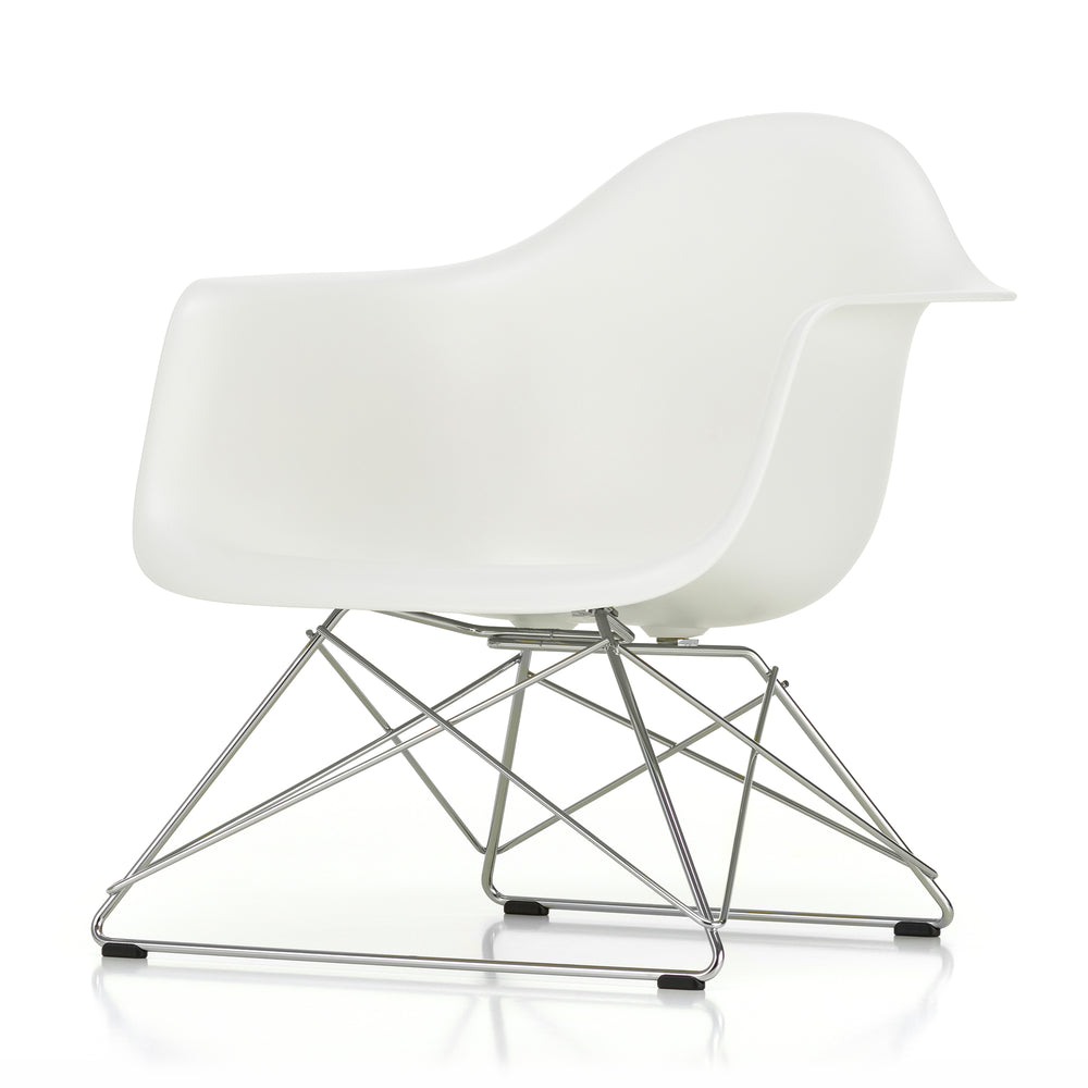 Vitra - Eames Plastic Armchair LAR RE | weiß RE / verchromt